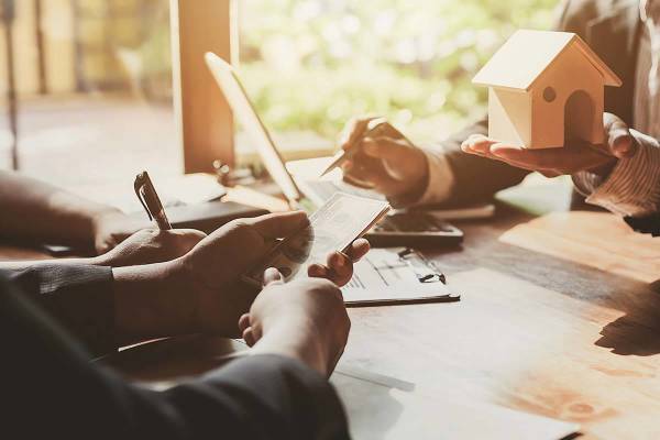 Why Instructing a Kent Conveyancing Solicitor Early in 2026 Can Save Your Property Transaction